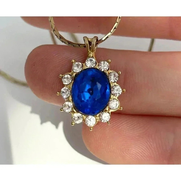 Vintage Jewelry - Blue Sapphire Cubic Zirconia Gold Toned Vintage Oval Pendant Necklace - 18"